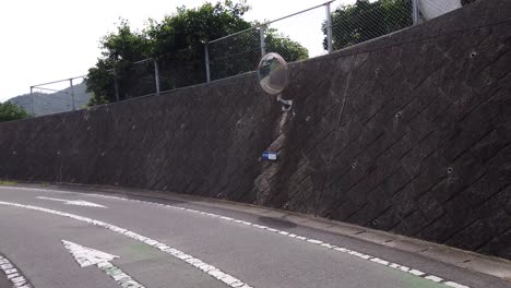 Ciclismo-Cuesta-Abajo-Tiro-De-Punto-De-Vista-En-El-Shimanami-Kaido