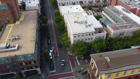 Una-Foto-De-Un-Dron-De-Seguimiento-De-Market-Hall-Y-Planters-Inn-En-El-Centro-De-Charleston,-Carolina-Del-Sur