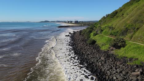 Rocky-Coast-Of-Burleigh-Head-National-Park-With-Tallebudgera-Beach-And-Creek-In-Background---Ocean-View-Track-At-Burleigh-Heads-In-QLD,-Australia