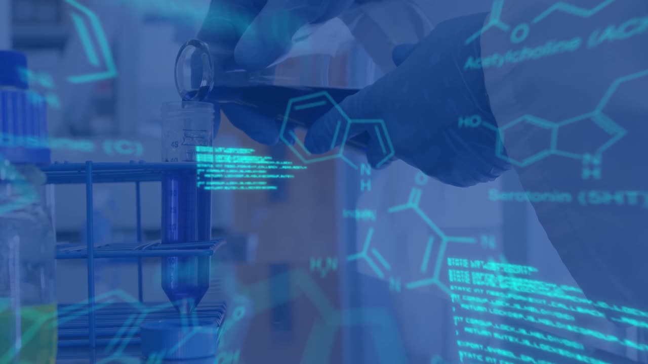 animación del procesamiento de datos y la fórmula química sobre el científico en el laboratorio