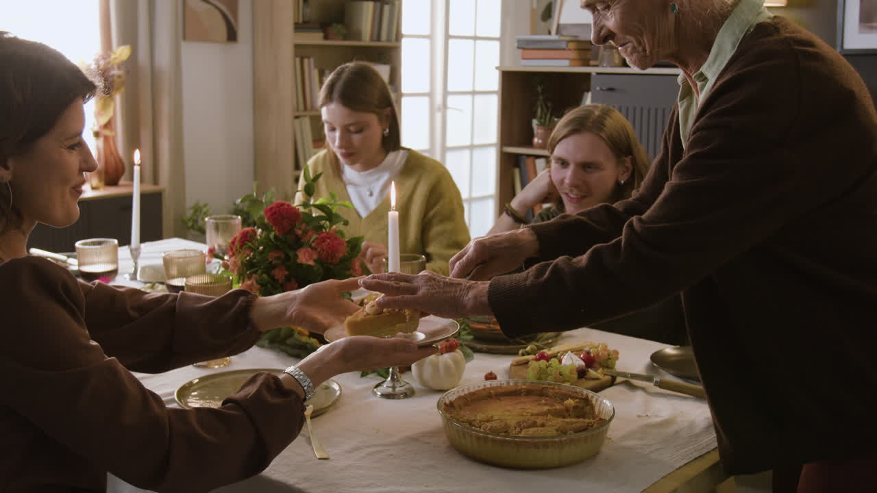 cena de acción de gracias en familia