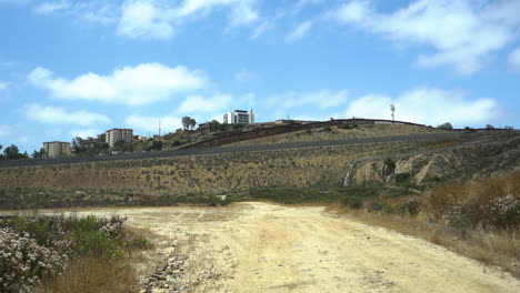 The-international-border-between-USA-and-Mexico-showing-a-double-fence-at-the-San-Ysidro-California-border-crossing