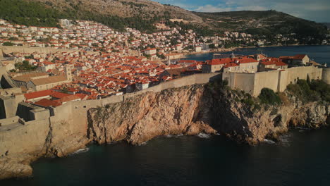 vista aérea del casco antiguo de dubrovnik, croacia