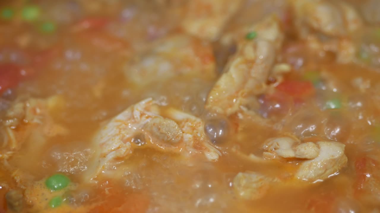 pollo con curry en progreso