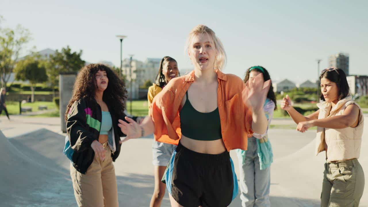 танцоры, танцоры на открытом воздухе или групповые танцы с хип-хопом