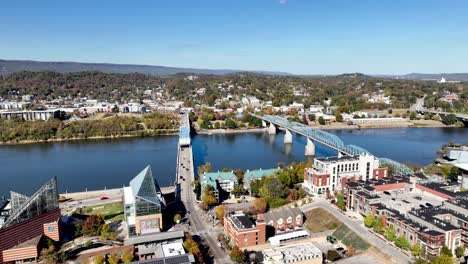 aerial sobre o rio tennessee em chattanooga tennessee