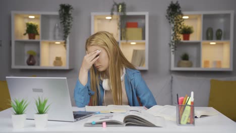 Estudiante-Con-Migraña.