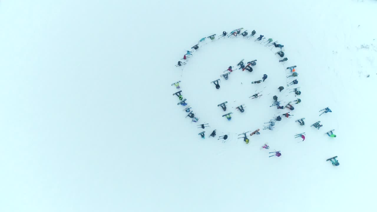Sciatori sulla neve - Un paradiso invernale.