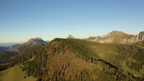 Aerial-shot-flying-upwards-revealing-alpine-landscape-with-autumn-colors