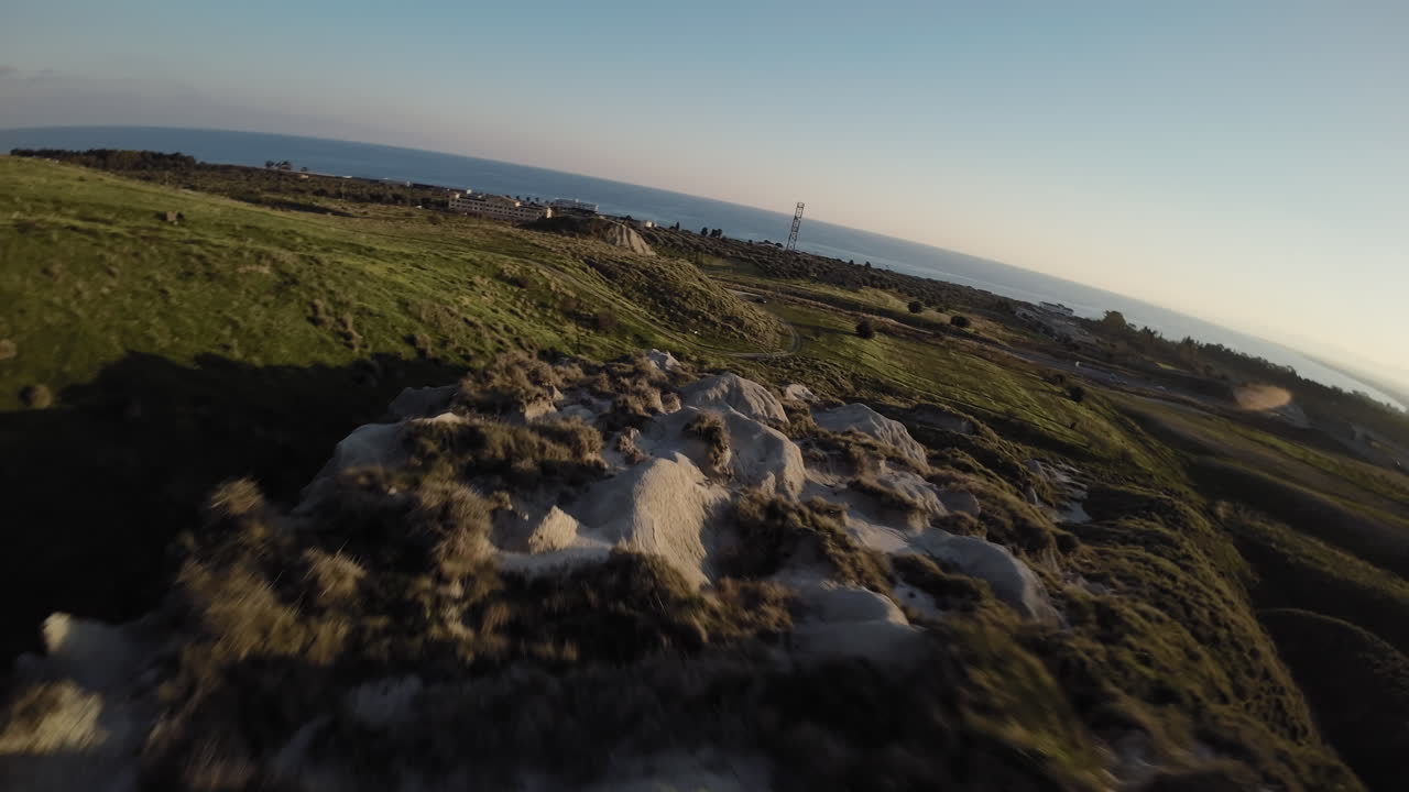 해안 산의 공중 사진