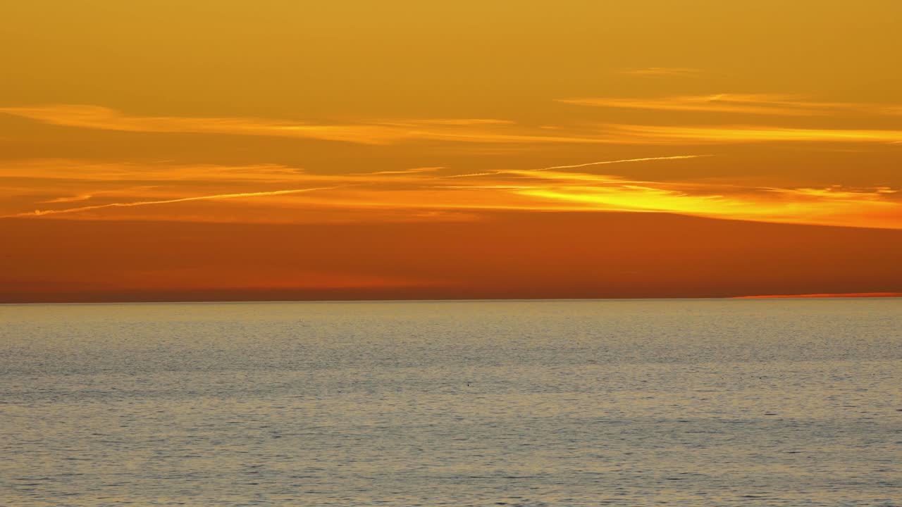 일몰 하늘 구름 클라우드 스케이프 햇빛 빨간 주황색 태양 빛 저녁 황혼 바다 위의 황혼