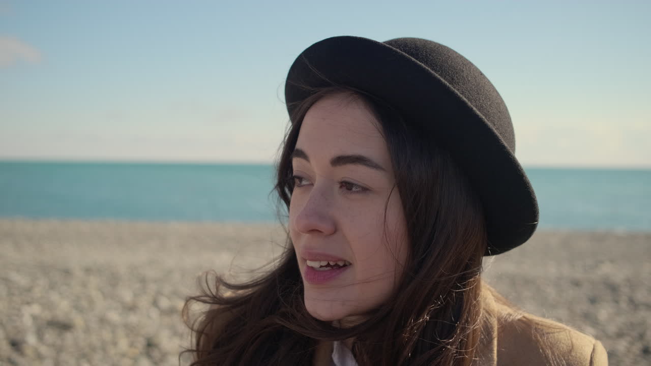 해변에 있는 여자