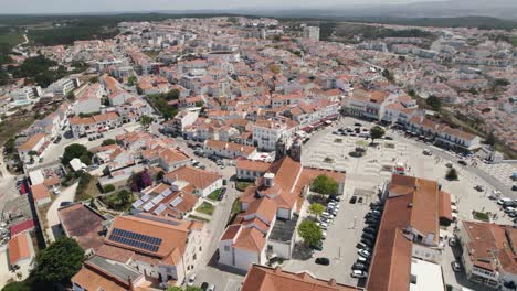 Heiligtum-Unserer-Lieben-Frau-Von-Nazaré-Und-Stadtbild-Der-Küstenstadt-Nazare,-Distrikt-Leiria,-Portugal