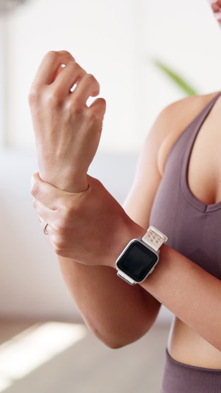 Mujer con smartwatch