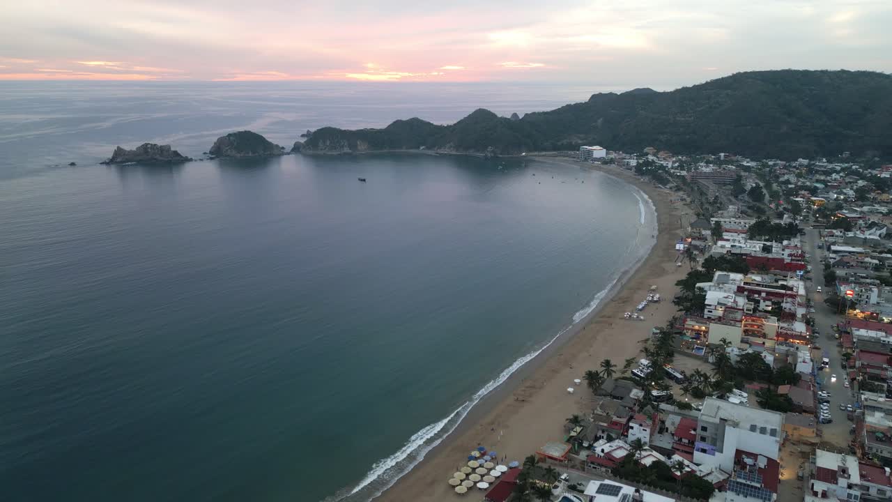 drone al atardecer de méxico jalisco, imágenes aéreas de barra de navidad