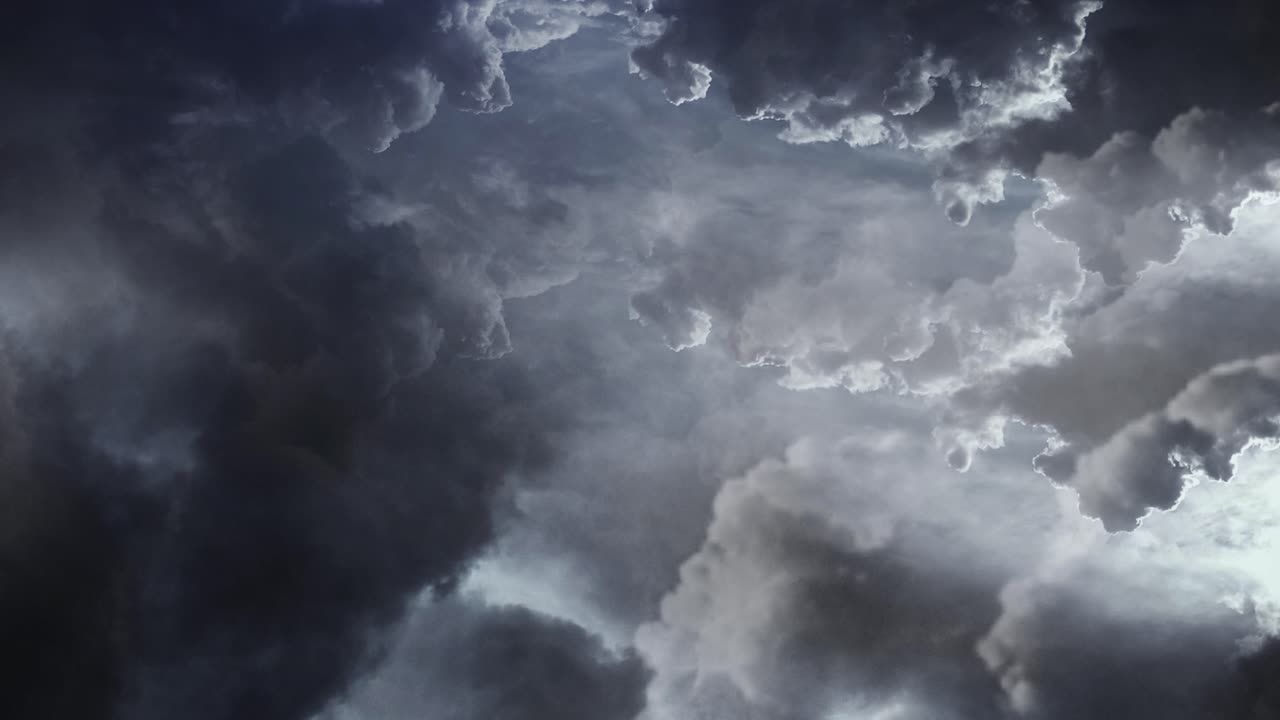 vista de nubes oscuras con tormenta oscura 4k