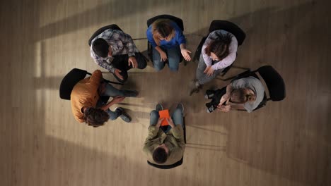 sesión de terapia en grupo