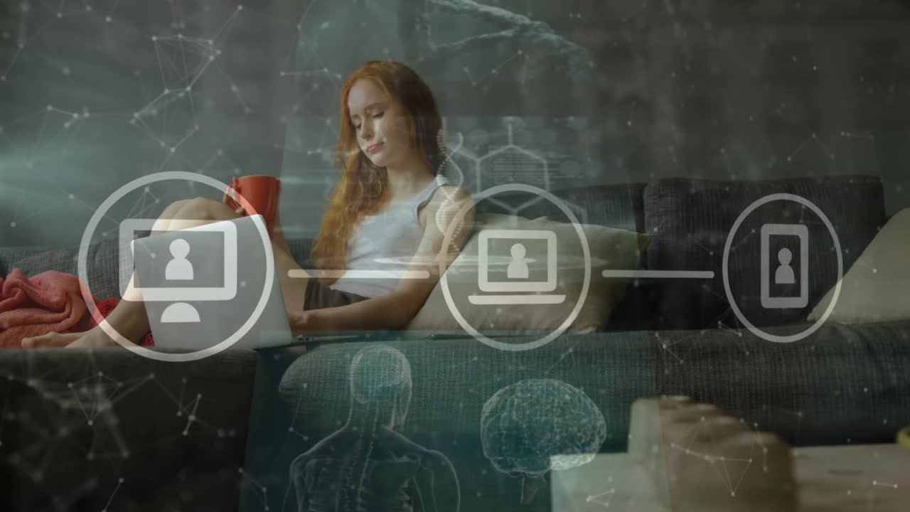 animación de iconos y puntos conectados, interfaz médica múltiple, mujer caucásica bebiendo café