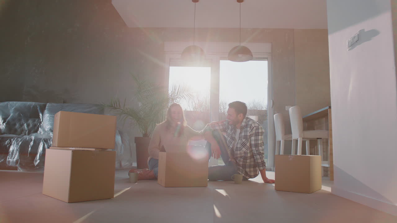 la pareja pasa el rato juntos