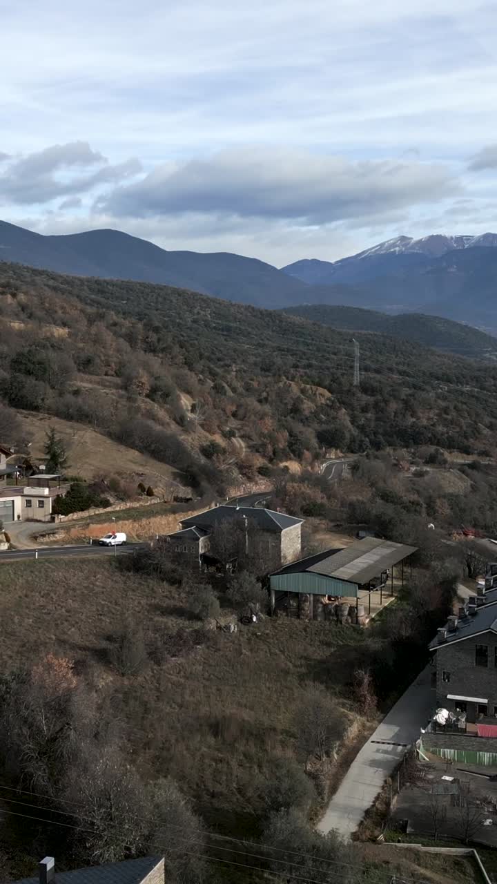 paisaje de la aldea de montaña