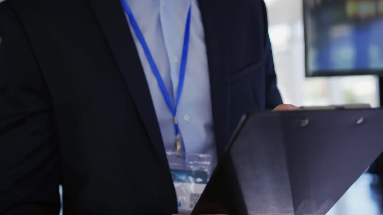 컨퍼런스 에서 이야기 하는 사업가