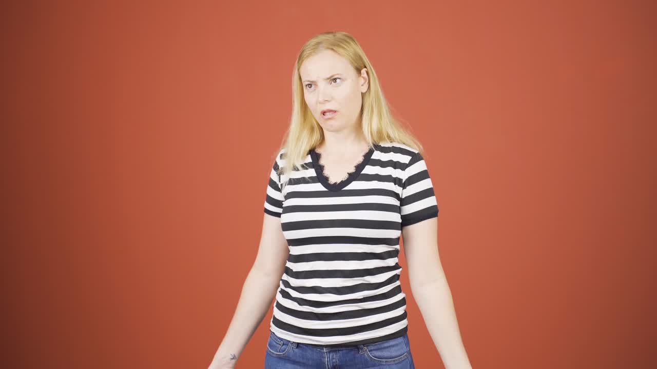 자신의 체중에 불만족한 여성.