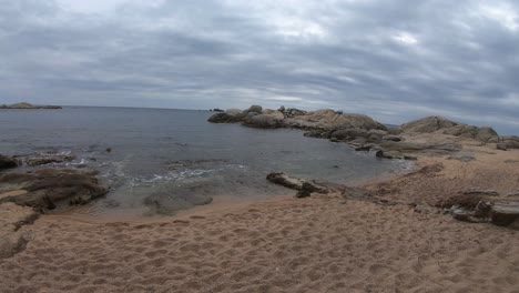 Rompientes-De-La-Playa-En-Costa-Salvaje