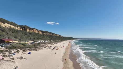 Strand-Von-Fonte-Da-Telha-Im-September,-Portugal