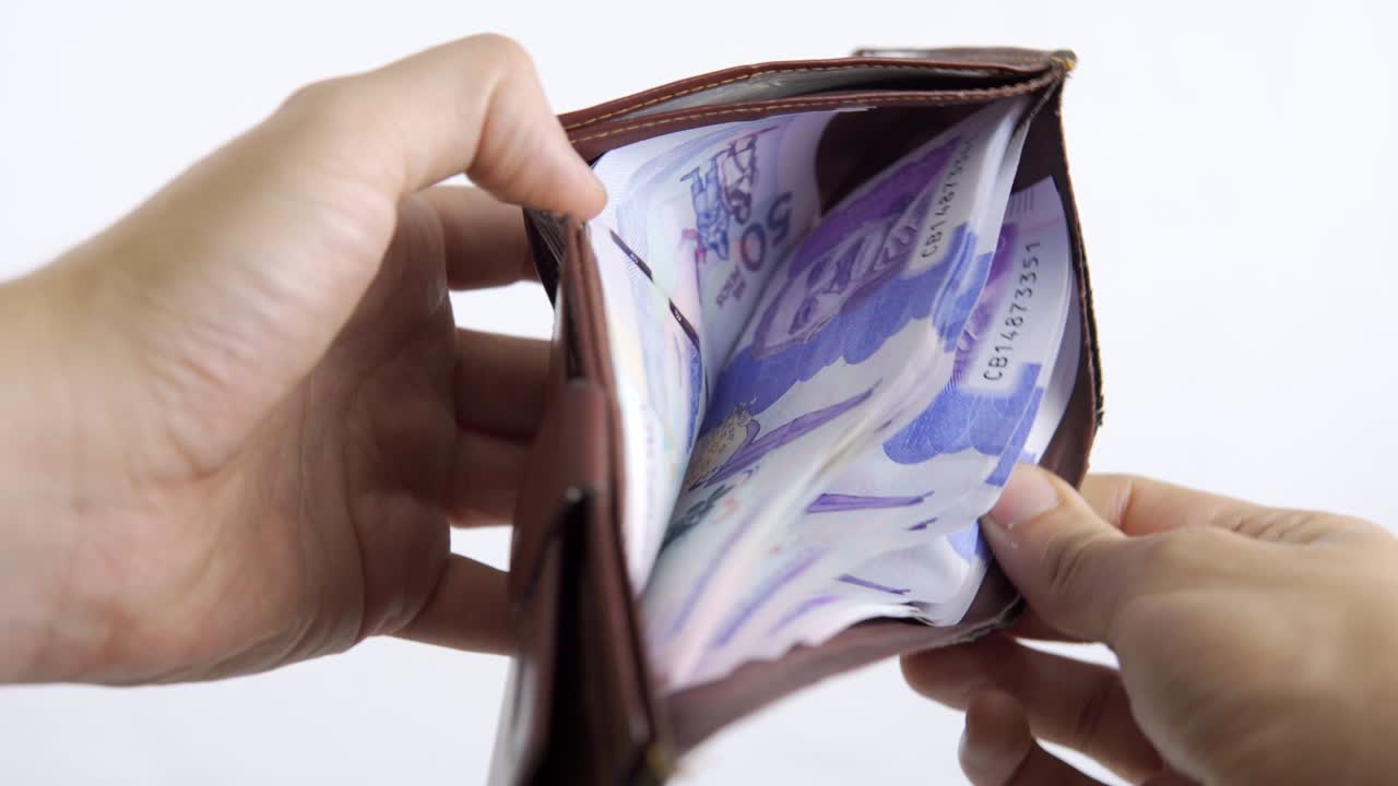 Muchos billetes colombianos