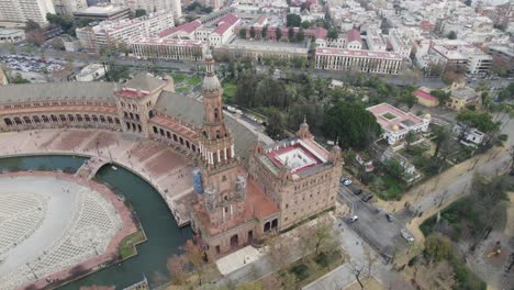 Vista-De-Arriba-Hacia-Abajo-Alrededor-De-La-Plaza-De-España,-Fondo-Del-Paisaje-Urbano-De-Sevilla