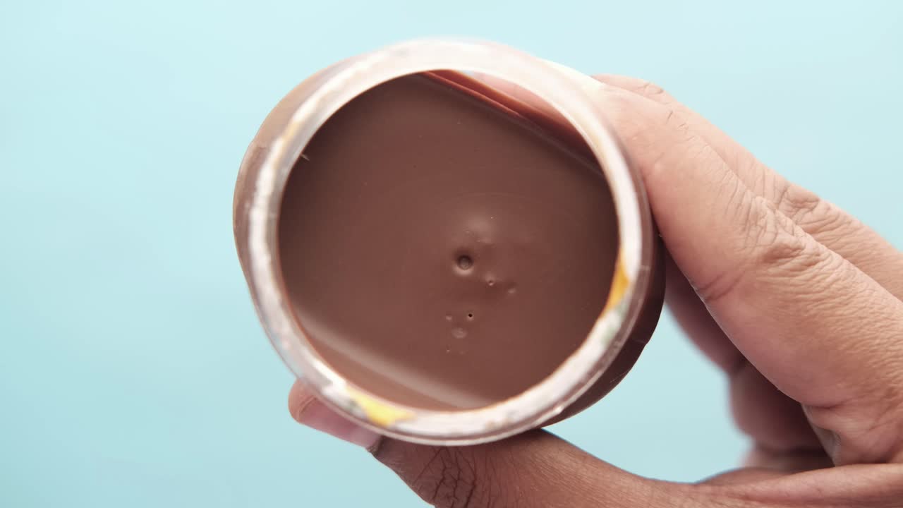 la avellana de chocolate en un frasco