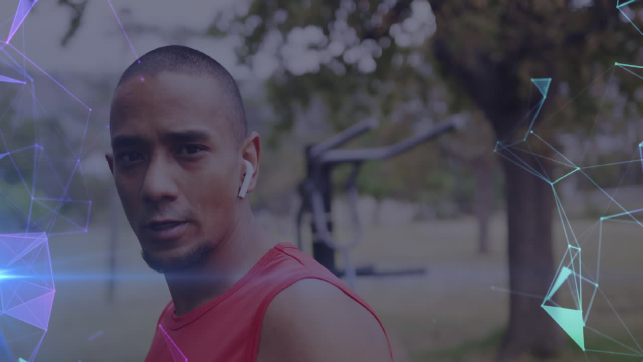 animación de redes violetas y azules brillantes sobre el retrato de un atleta masculino decidido al aire libre
