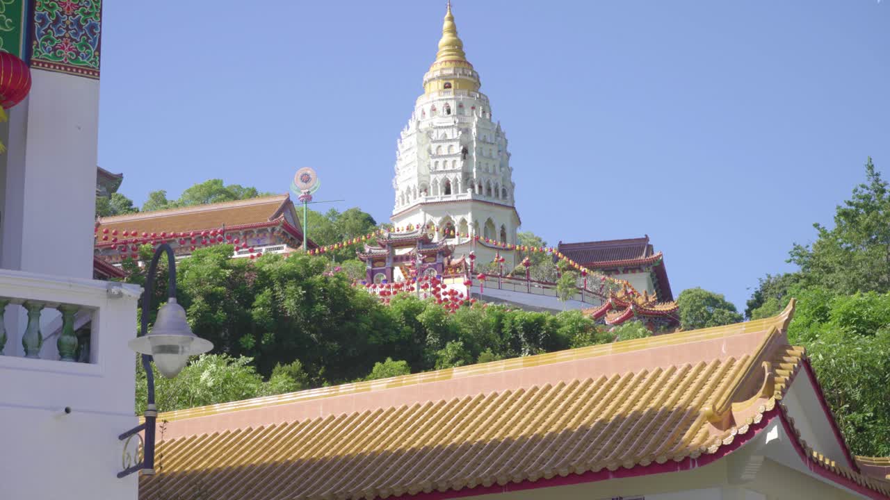 Amazing Intricate And Colorful Design Of The Kek Lok Si Temple In Malaysia - paning shot
