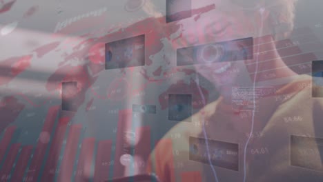 procesamiento de datos estadísticos de covid-19 contra un hombre caucásico sonriendo mientras usa un teléfono inteligente