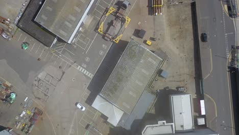 drone de arriba hacia abajo sobre material industrial