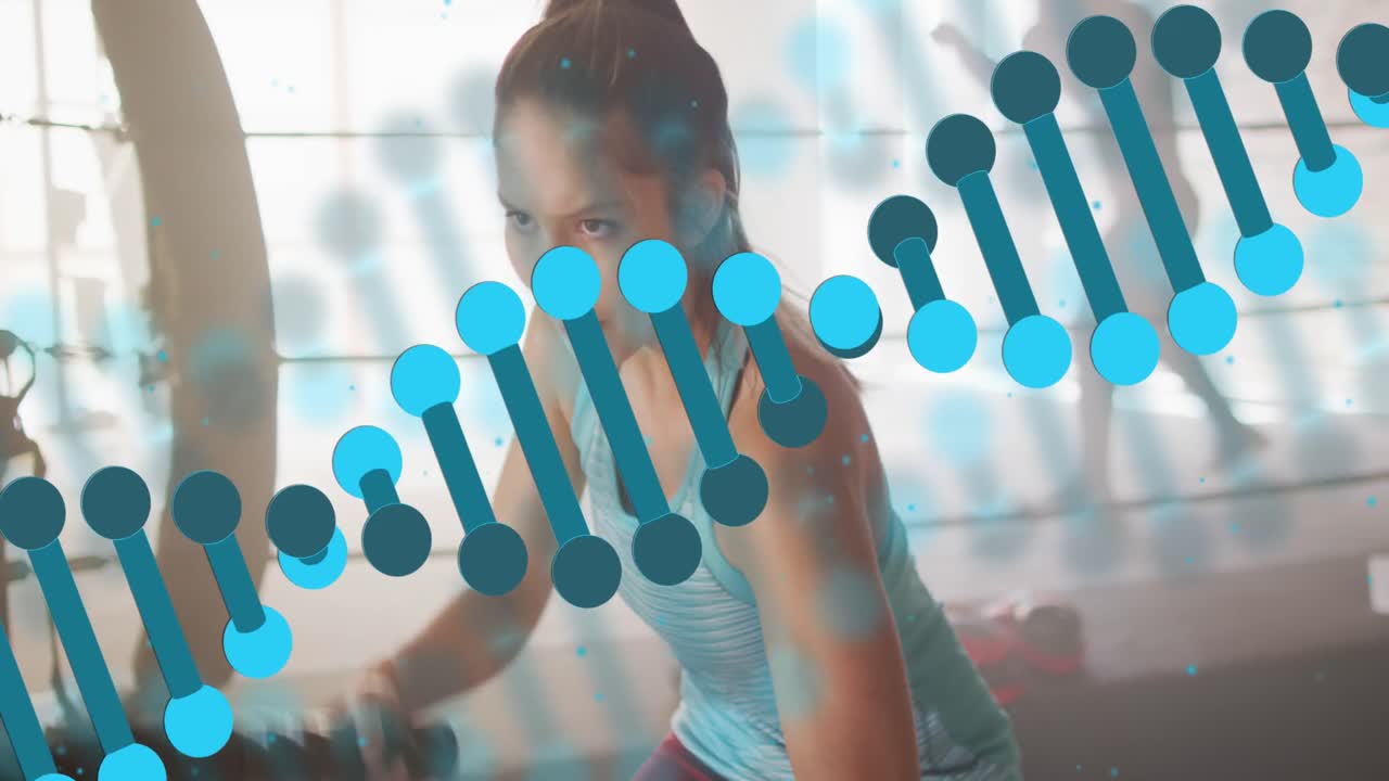 animación de cadena de adn sobre mujer caucásica haciendo ejercicio con cuerdas en el gimnasio de boxeo