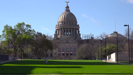 The-stately-capital-building-at-Jackson-Mississippi-1