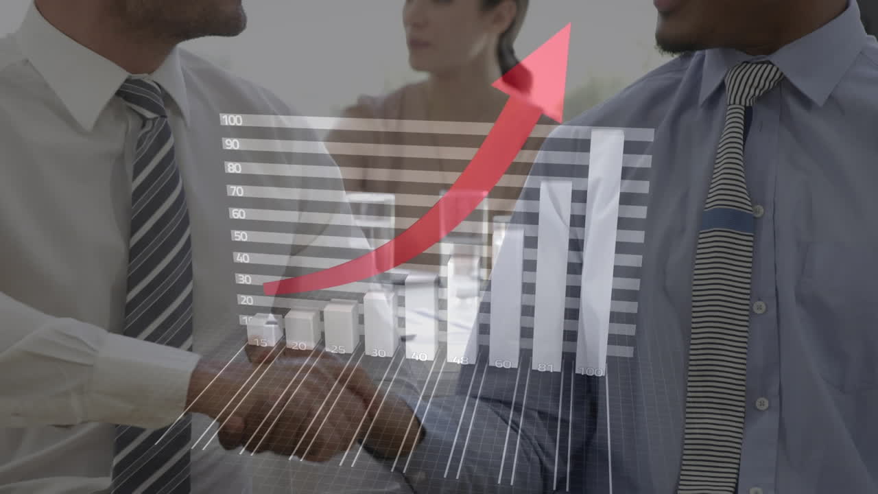 Processamento de dados estatísticos com dois empresários diversos apertando as mãos no escritório.