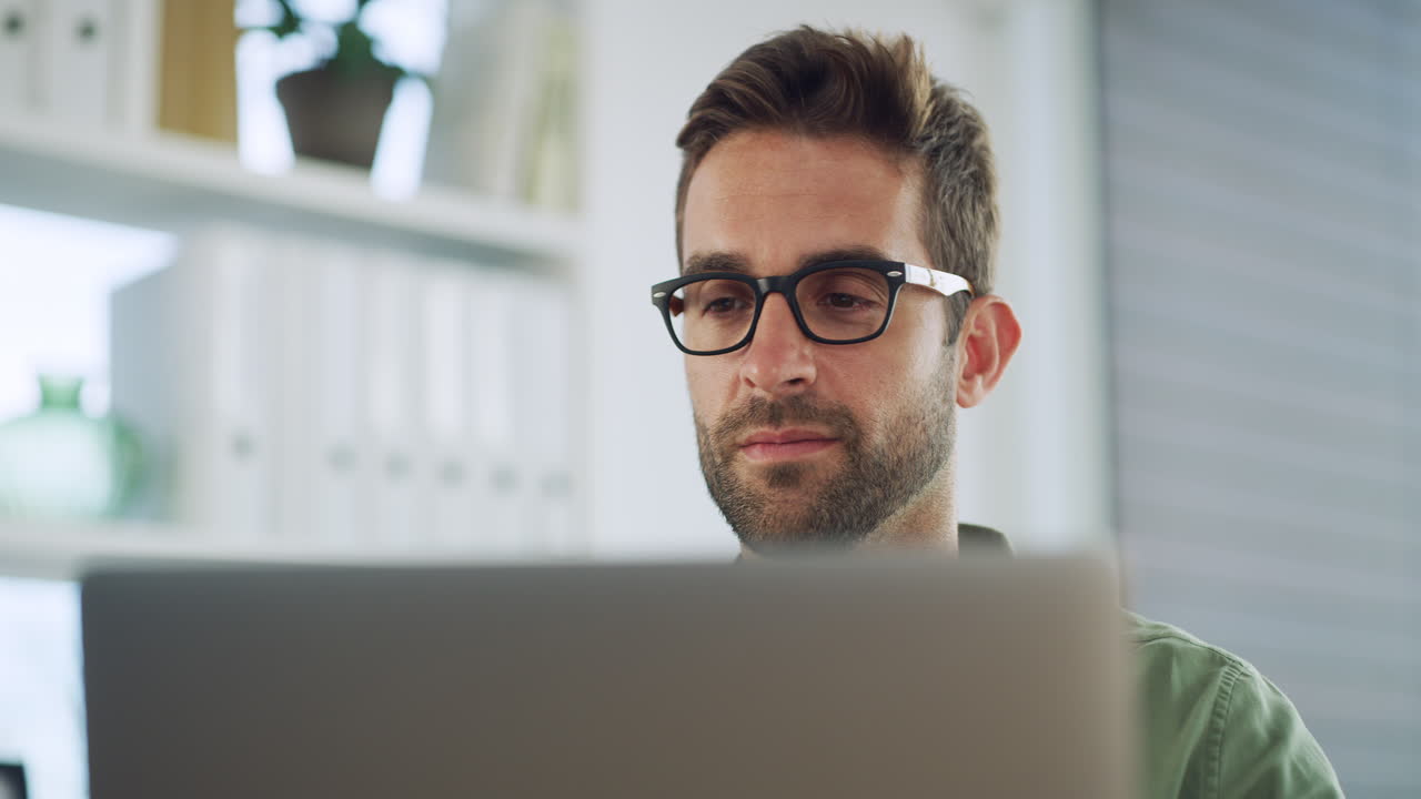 sólo le encanta hacer su trabajo.