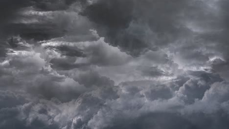 una dramática tormenta que se mueve con rayos