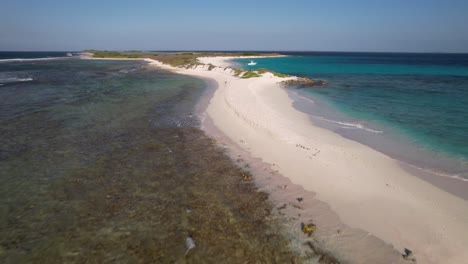 Die-Unberührten-Strände-Und-Das-Türkisfarbene-Wasser-Des-Los-Roques-Archipels,-Venezuela,-Luftaufnahme