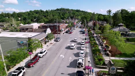 Slow-Aerial-Push-Down-Main-Street-in-Blowing-Rock-NC,-Blowing-Rock-North-Carolina