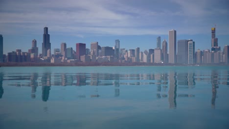 Vista-Panorámica-Del-Horizonte-De-Chicago-En-Un-Día-Soleado