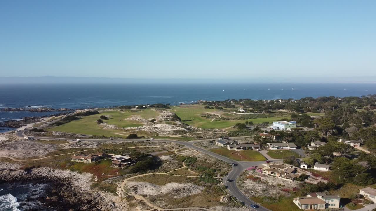 vista aérea en órbita de la playa de asilomar en monterey