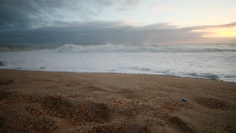 Meer,-Das-Den-Sand-Zur-Goldenen-Stunde-Küsst