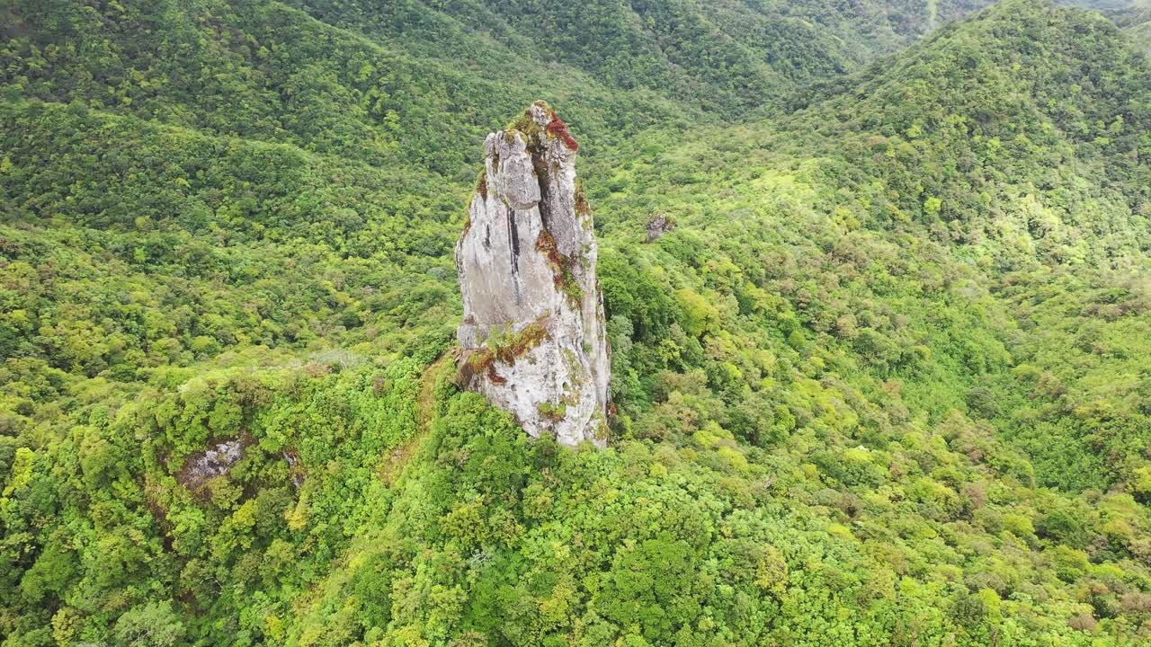 cook island 360° alrededor de la roca aguja en rarotonga