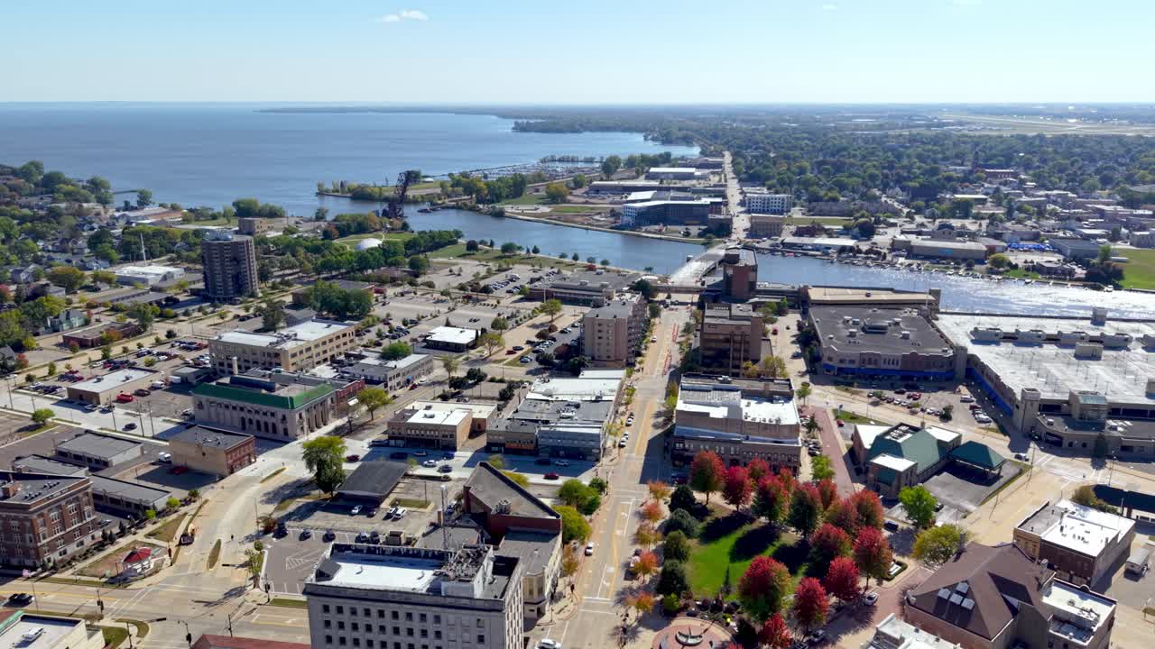오시코시 위스콘신 상공에서 촬영한 항공 풀아웃
