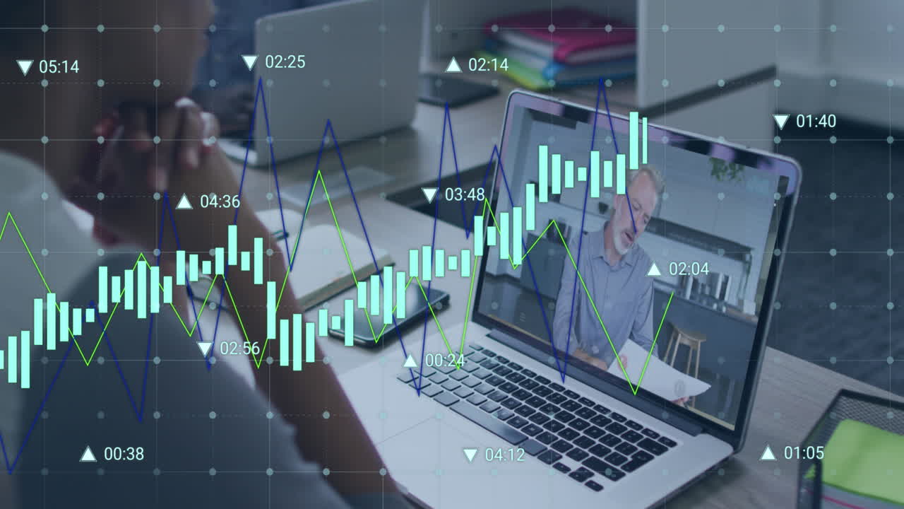 animazione di elaborazione dei dati contro una donna afroamericana che fa una videochiamata sul portatile in ufficio