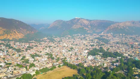 Luftaufnahme-In-Der-Stadt-Alwar,-Aufnahme-Mit-Dem-DJI-Mini-3Pro