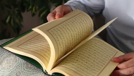 Reading-Quran-In-Mosque-2